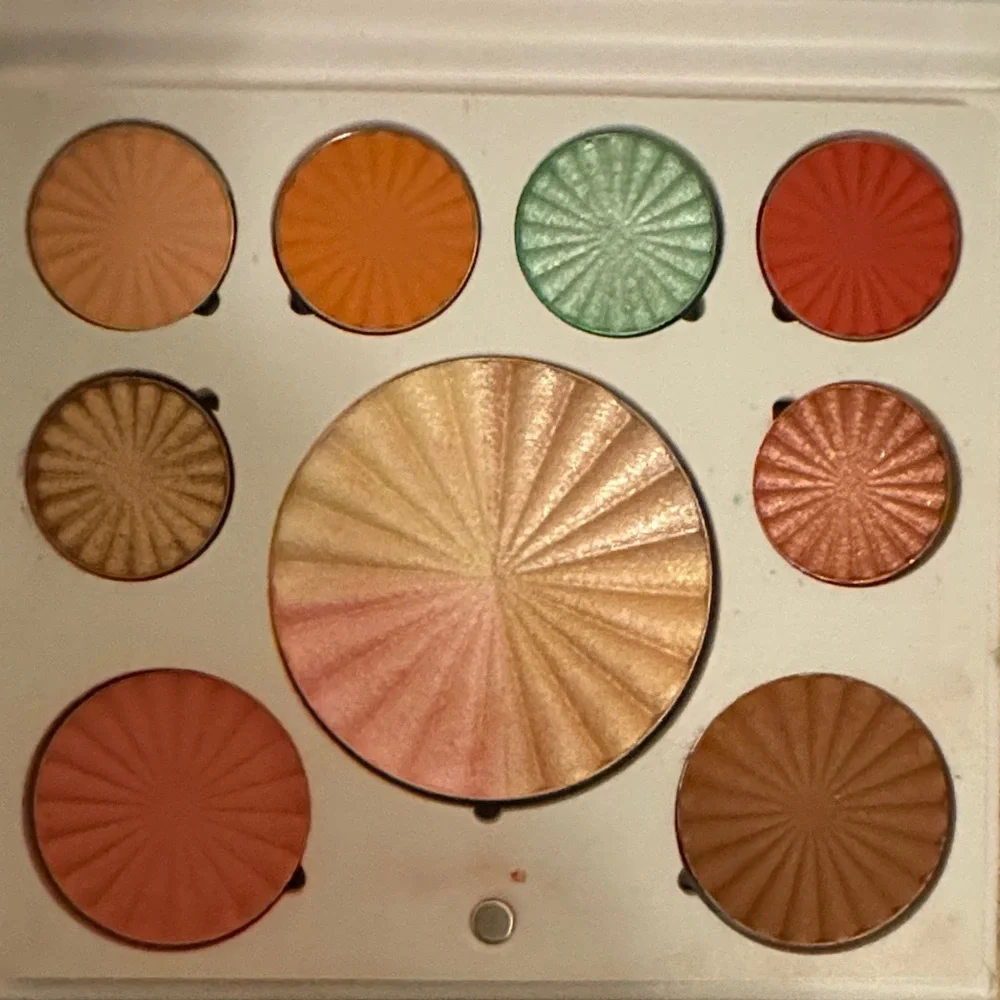 OFRA Triangle Pattern Palette in White and Green